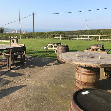 The Fox Inn, Roxby, Static Caravan Exterior photo
